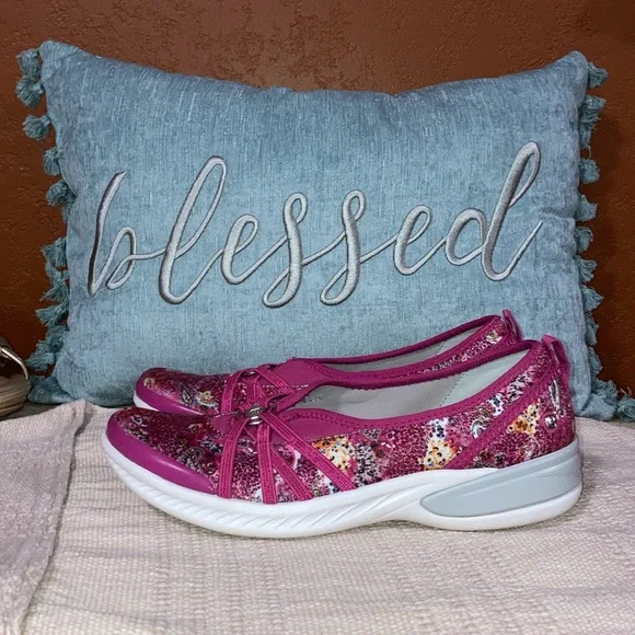 Bzees women’s comfort shoe - Picture 3 of 8